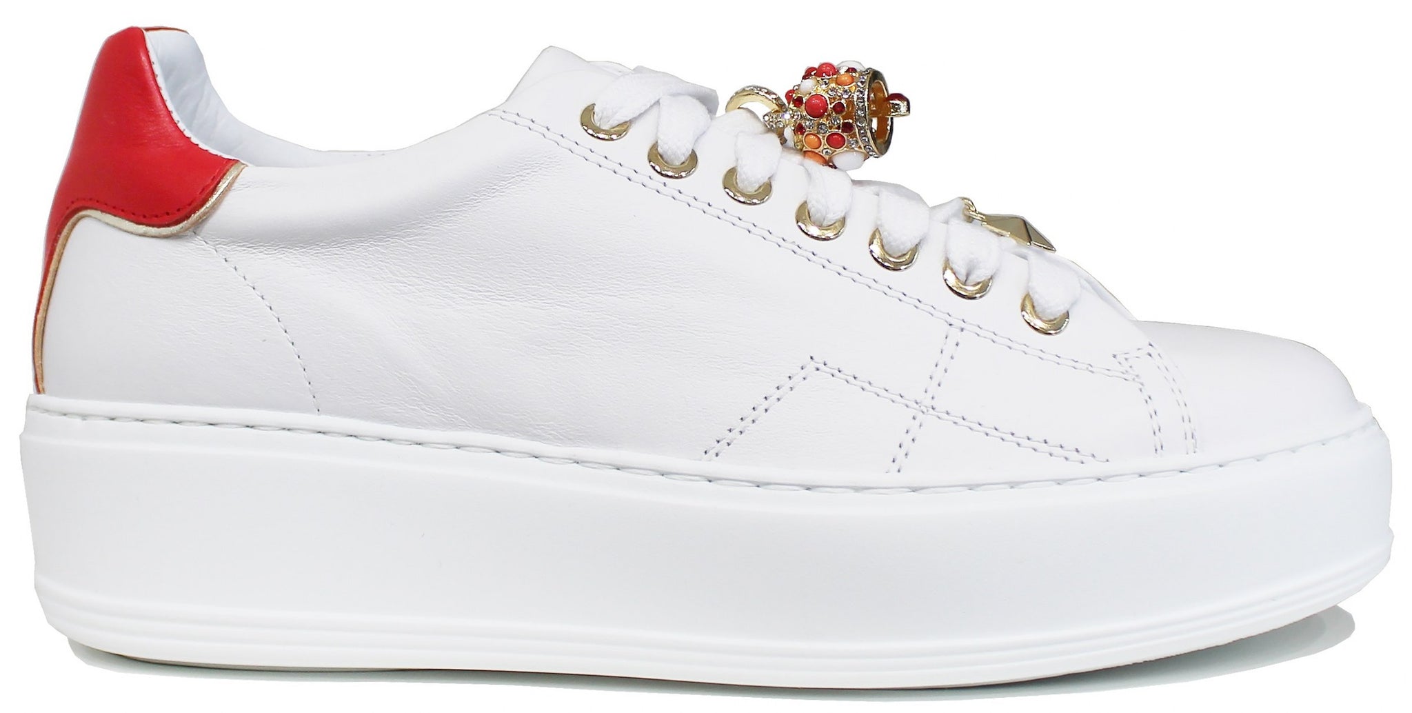 scarpe donna di tendenza sneaker casual eleganti in vera pelle bianca molto morbida con riporto dietro in pelle rossa e spilla accessorio a forma di campana con pietre brillanti e stella suola zeppa leggera alta rialzata calzature crown new marina cgib sp tpc modelli artigianali online 100% made in italy con negozio a civitanova marche collezione moda spedizioni in tutta Italia pagamento alla consegna soletta estraibile per plantare