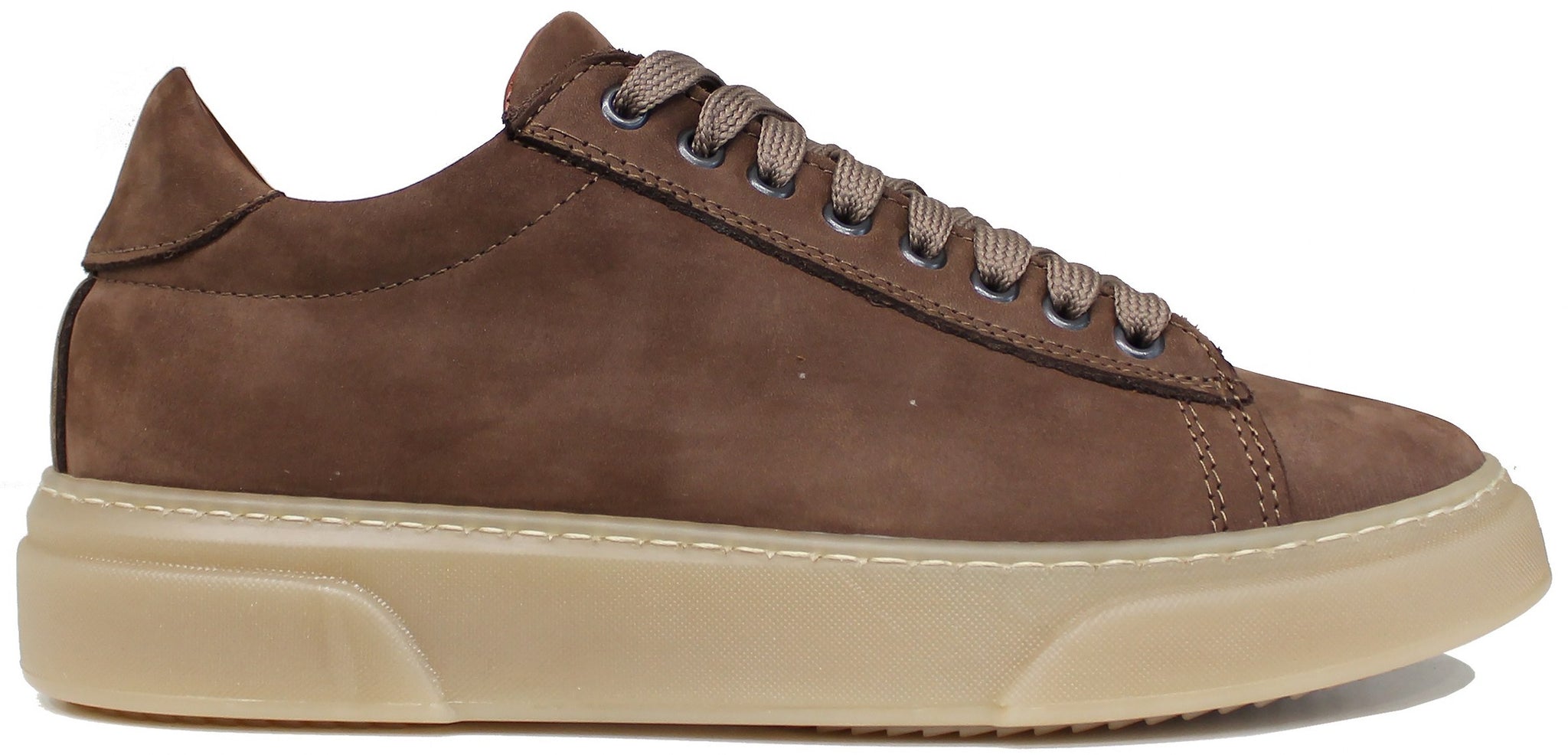 scarpe uomo tendenza sneaker bassa casual elegante sportiva per cerimonia IPL 4190 in vera pelle camoscio nabuk marrone con suola nocciola molto leggera oversize calzature artigianali 100% made in italy negozio a civitanova marche collezione moda soletta morbida estraibile per plantare spedizioni in tutta italia pagamento alla consegna 