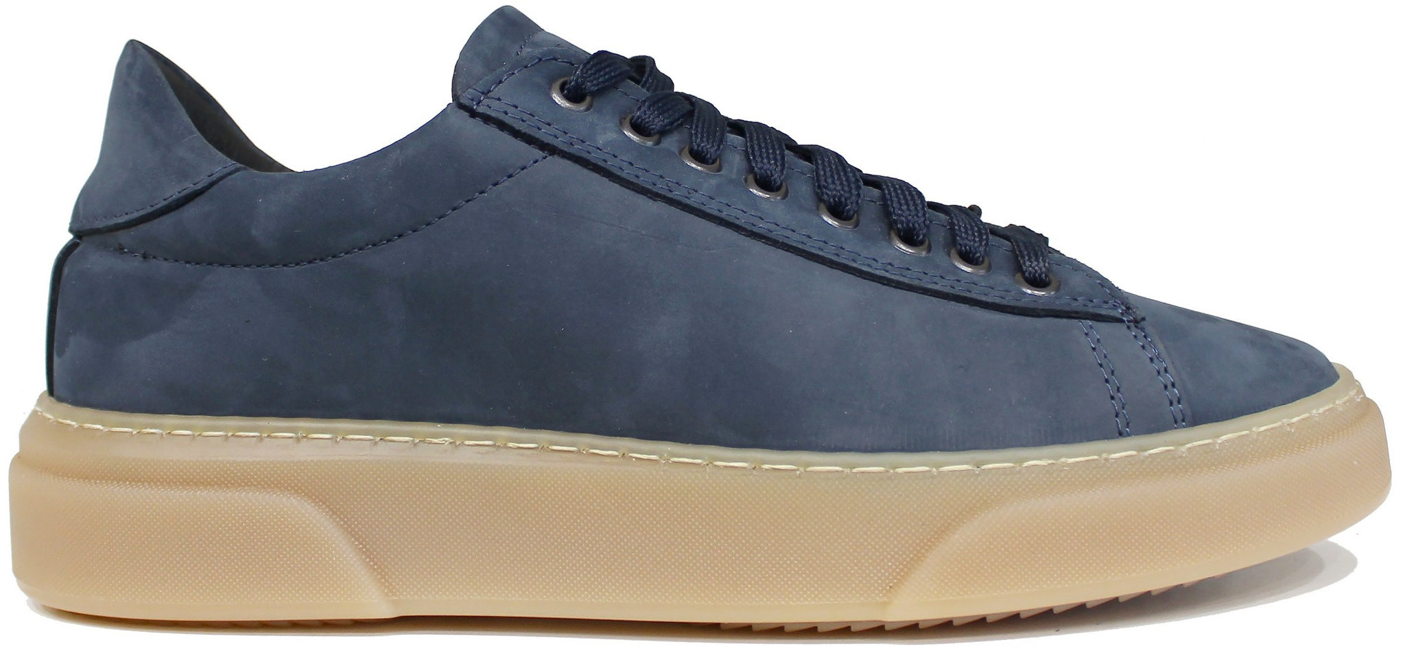 scarpe uomo tendenza sneaker bassa casual elegante sportiva per cerimonia IPL 4190 in vera pelle camoscio nabuk blu jeans con suola nocciola molto leggera oversize calzature artigianali 100% made in italy negozio a civitanova marche collezione moda soletta morbida estraibile per plantare spedizioni in tutta italia pagamento alla consegna 