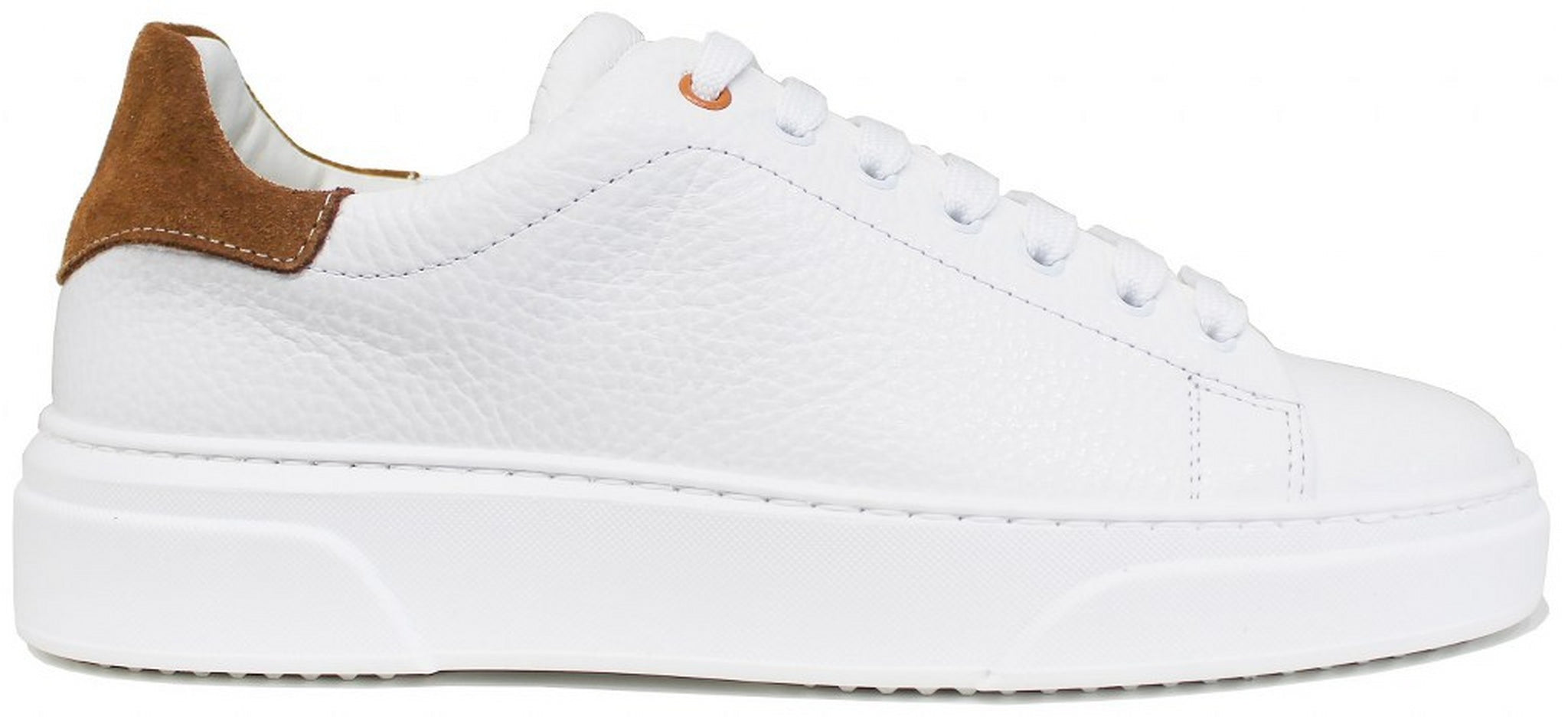 scarpe uomo tendenza sneaker bassa eleganti sportive anche per cerimonie in vera pelle bottalata bianca con riporto baffo posteriore sul tallone in camoscio cuoio suola alta e rialzata molto leggera articolo az52 exclusive calzature artigianali online 100% made in italy negozio a civitanova marche collezione moda soletta morbida estraibile per plantare spedizioni in tutta Italia pagamento alla consegna 