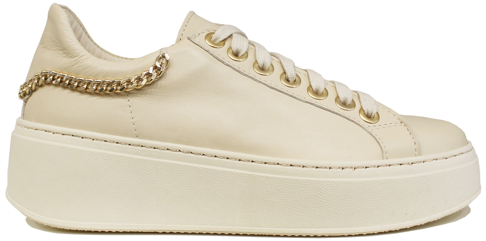 scarpe donna sneaker bassa elegante sportiva crown alex sf catena in vera pelle greige beige panna con una catena dorata cucita sul tallone della scarpa pellame molto morbido suola beige in tinta molto leggera alta rialzata in eva oversize 100% made in italy scarpe con negozio a civitanova marche collezione moda soletta morbida estraibile per plantare calzature artigianali scarpe online pagamento alla consegna